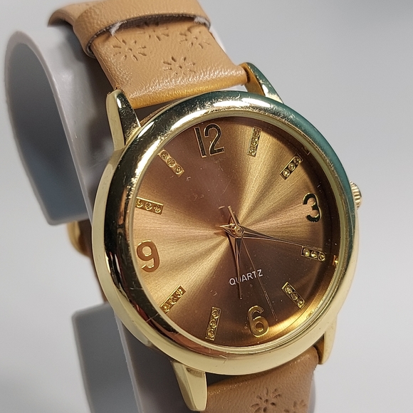 BWC Ladies Gold Tone Floral Embossed Faux Leather Watch, New Battery - Picture 2 of 11